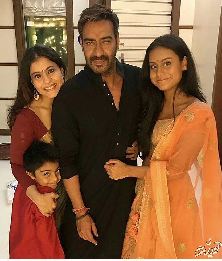 کاجول و همسر و فرزندانش